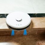 Imagem de Robô Aspirador de Pó KaBuM! Smart 700, Branco, Mapeamento IR 360º, Controle via Aplicativo, Google Assistant e Alexa - KBSF006